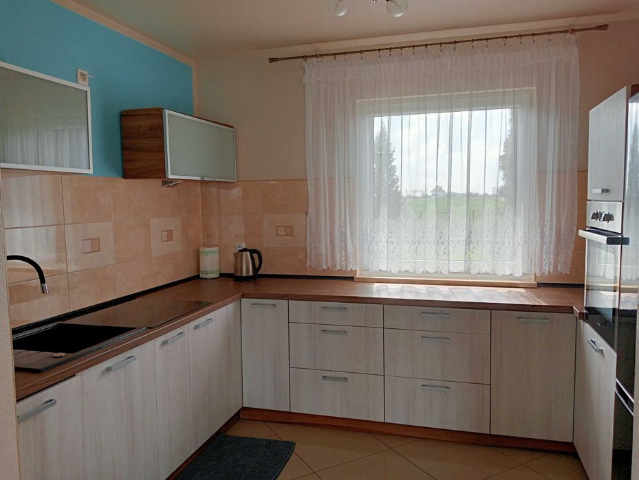 Domek nad jeziorem z linią brzegową, pięknym widokiem, sauną i jacuzzi