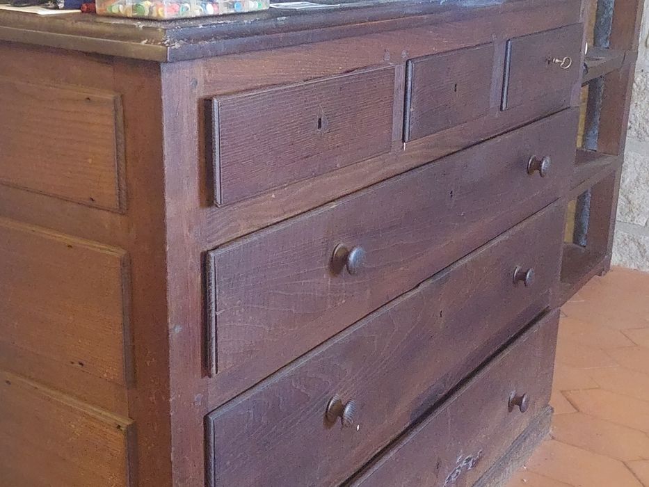 Cómoda rústica em madeira maciça
