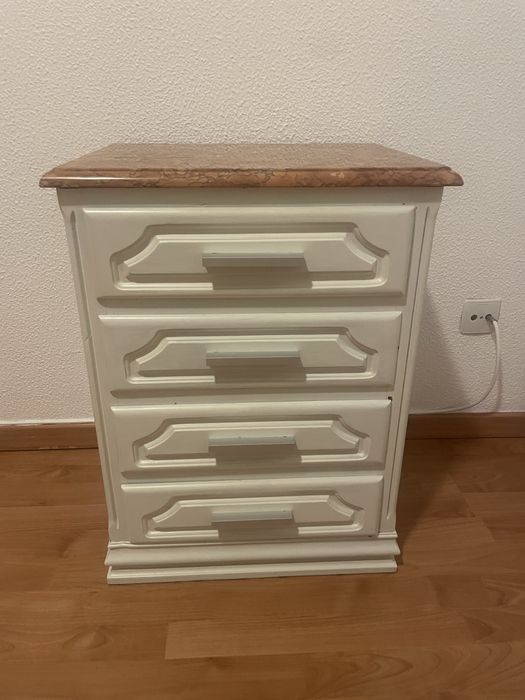 Vendo conjunto de quarto clássico, robusto e em bom estado geral