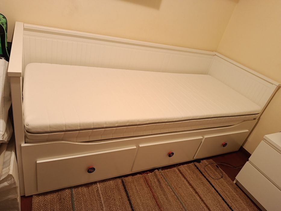 Cama de gavetão Hemnes com 2 colchões