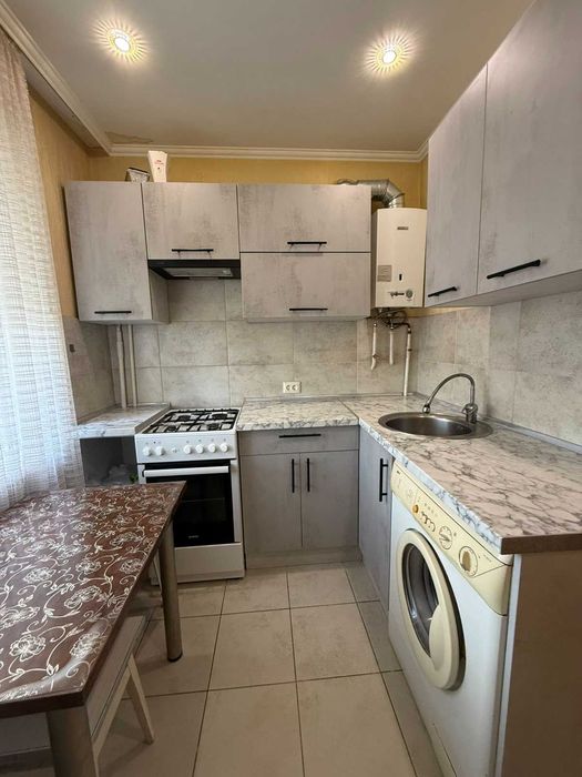 45203 Продаж 2к на Виставці , гарний стан , топ локація