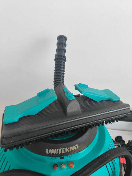 Sistema de Limpeza a Vapor e Aspiração Unitekno 703 com Acessórios e Ferro