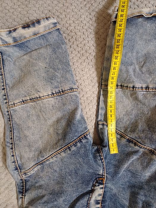 Шорты джинсовые на мальчика 10-11 лет.