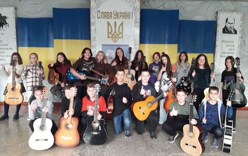 Уроки гри на гітарі. Уроки игры на гитаре. Обучение игре. Уроки гитары