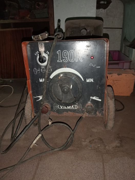 Máquina de soldar a eléctrodos