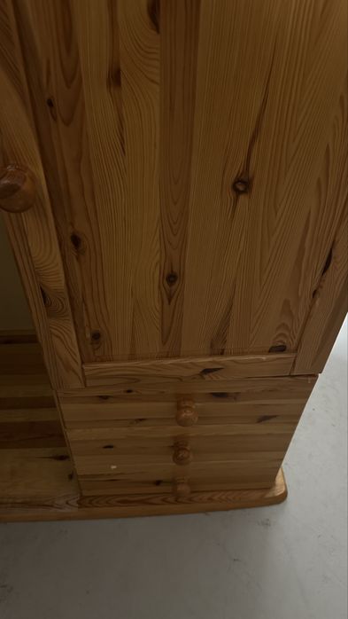 Szafa sosnowa duża – lite drewno