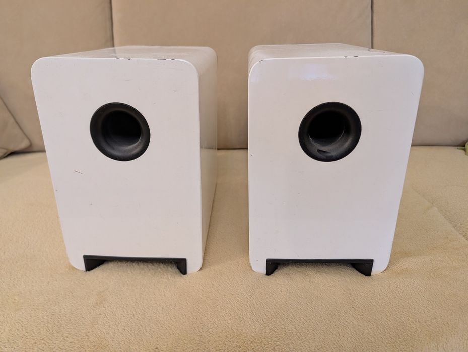 Kolumny Q Acoustics 2020i – Kultowe Monitory (Biały Połysk)