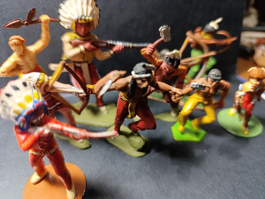 Conjunto de 10 índios de variadas marcas