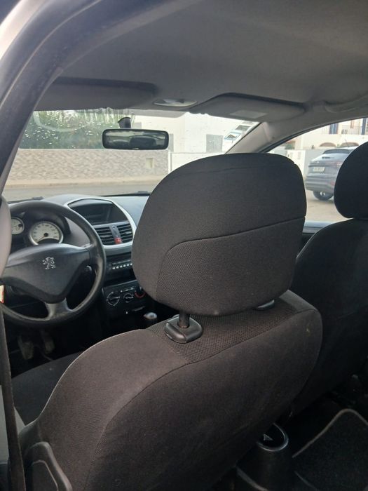 Peugeot 207 1.4 HDi Diesel, económico e em bom estado foto 4