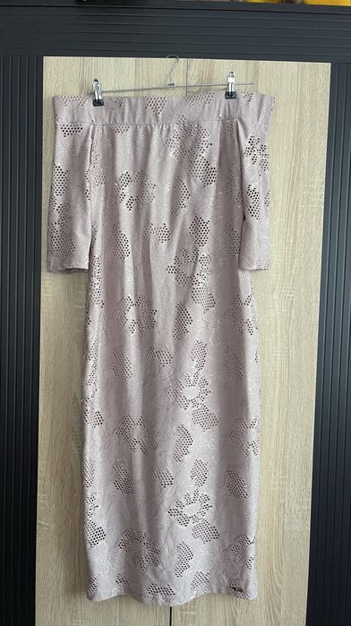 Плаття з відкритими плечима