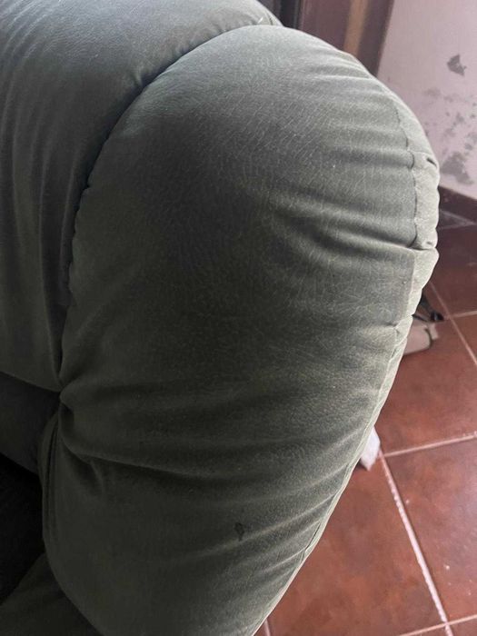 Conjunto de 3 sofás e 1 mesinha de centro
