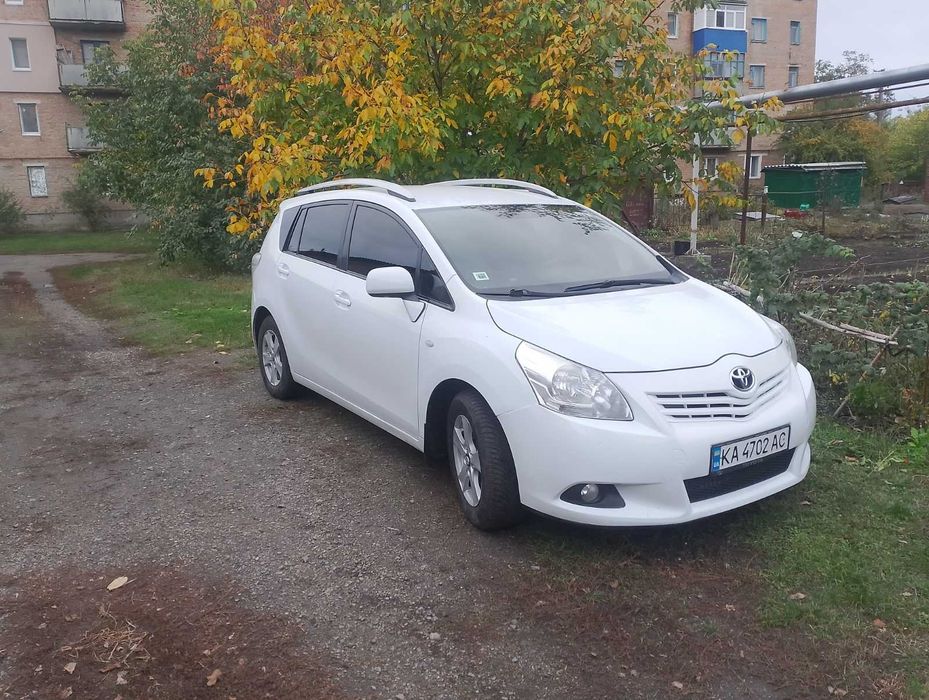 продам Тойота Версо 2012р.газ бензин