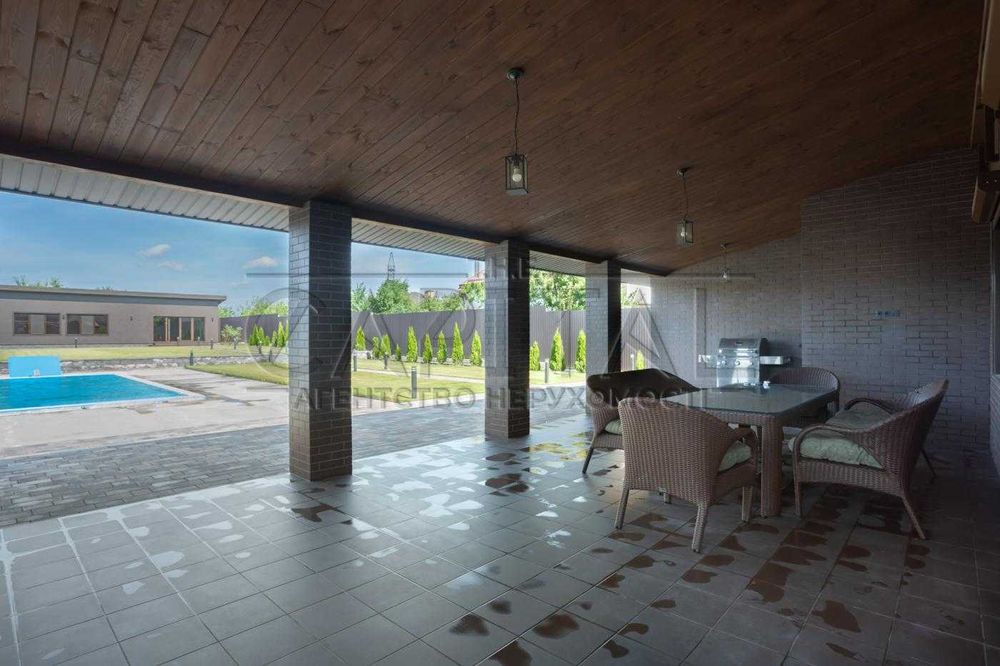 Продам автономний будинок 320м2 з бомбосховищем/басейном в с.Щасливе