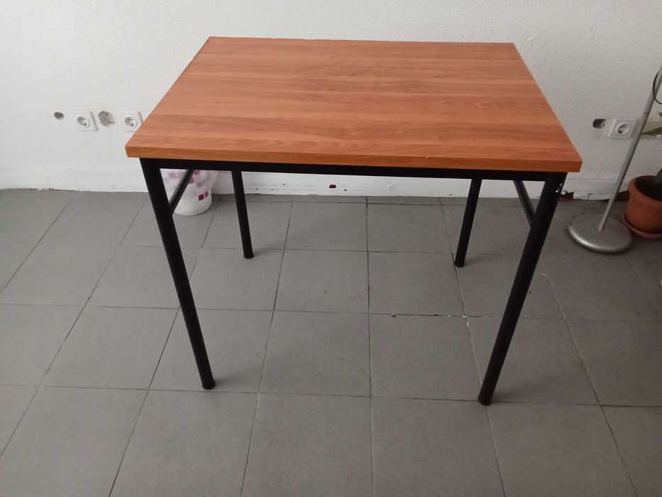 Mesa/secretária de madeira