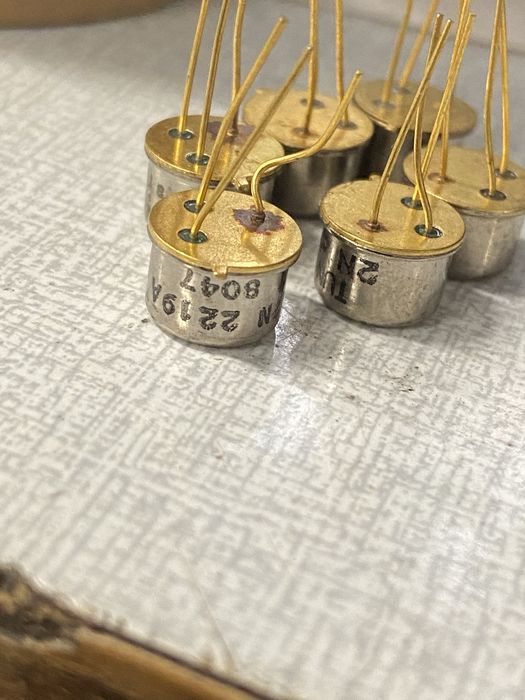 Tranzystor NPN 2N2219A | Obudowa Metalowa TO-39 | Gold (Złocony) Vintage NOS. Tungsram