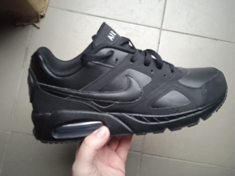 Чоловічі кросівки