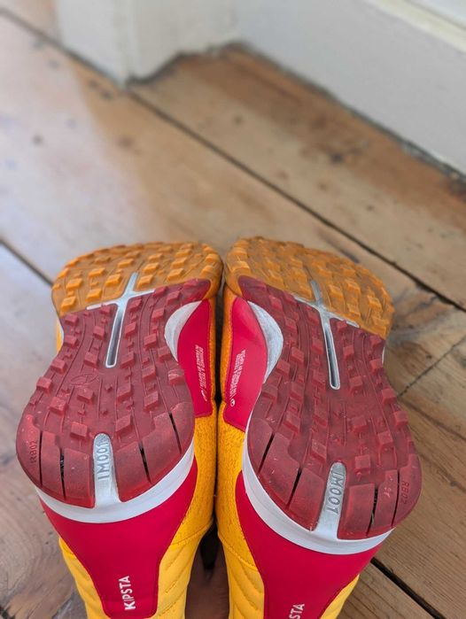 ACEITO TROCAS | Chuteiras Kipsta Viralto Amarelo/Vermelho (Tamanho 45)
