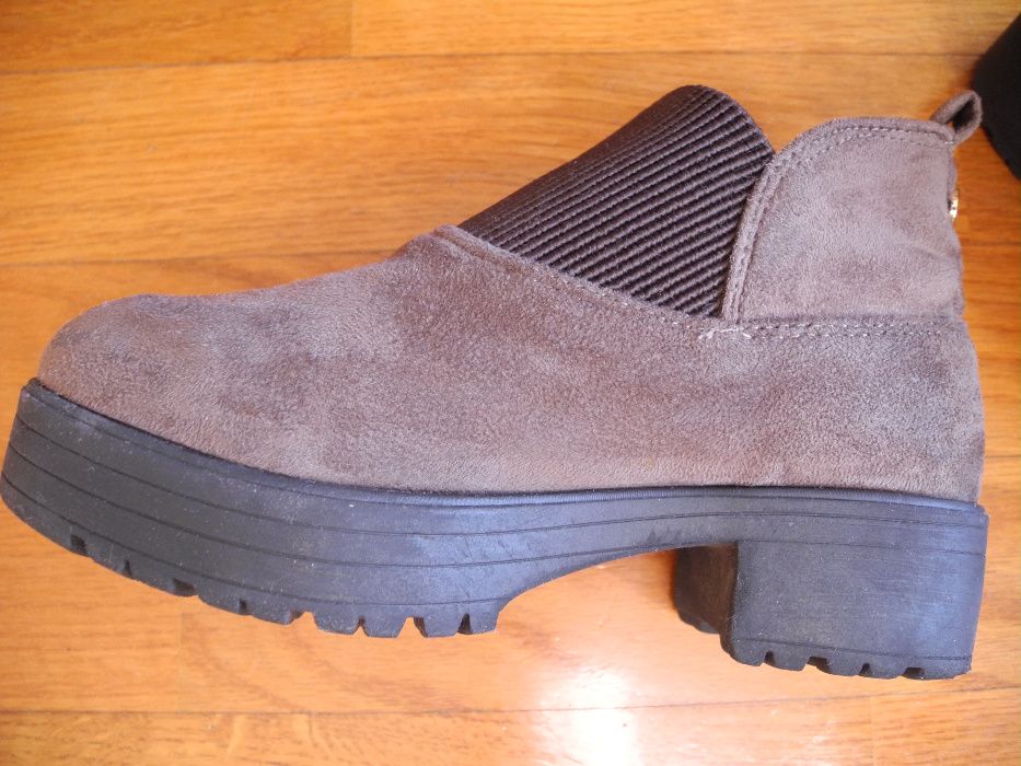 Botas com cunha menina tam31 e 32