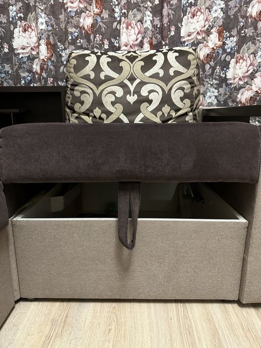 Диван угловой в хорошем состоянии