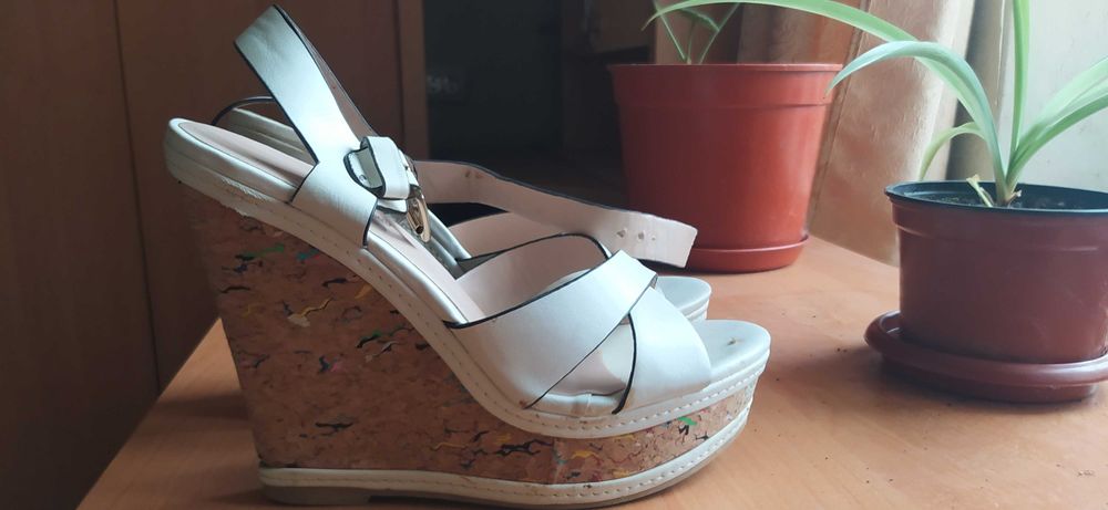 Босоніжки 38 р. В гарному стані