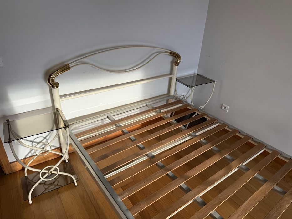 Cama com estrado 190cm x140cm