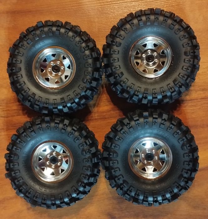 RC 1/10 crawler , axial.