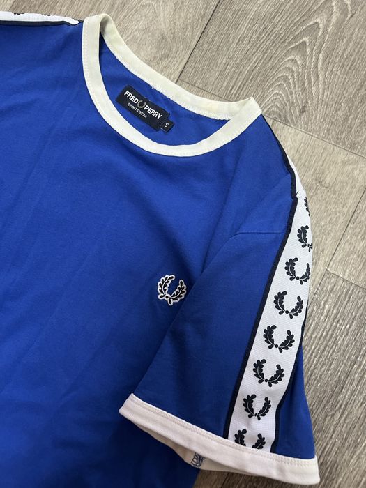 Футболка Fred Perry С лампасами