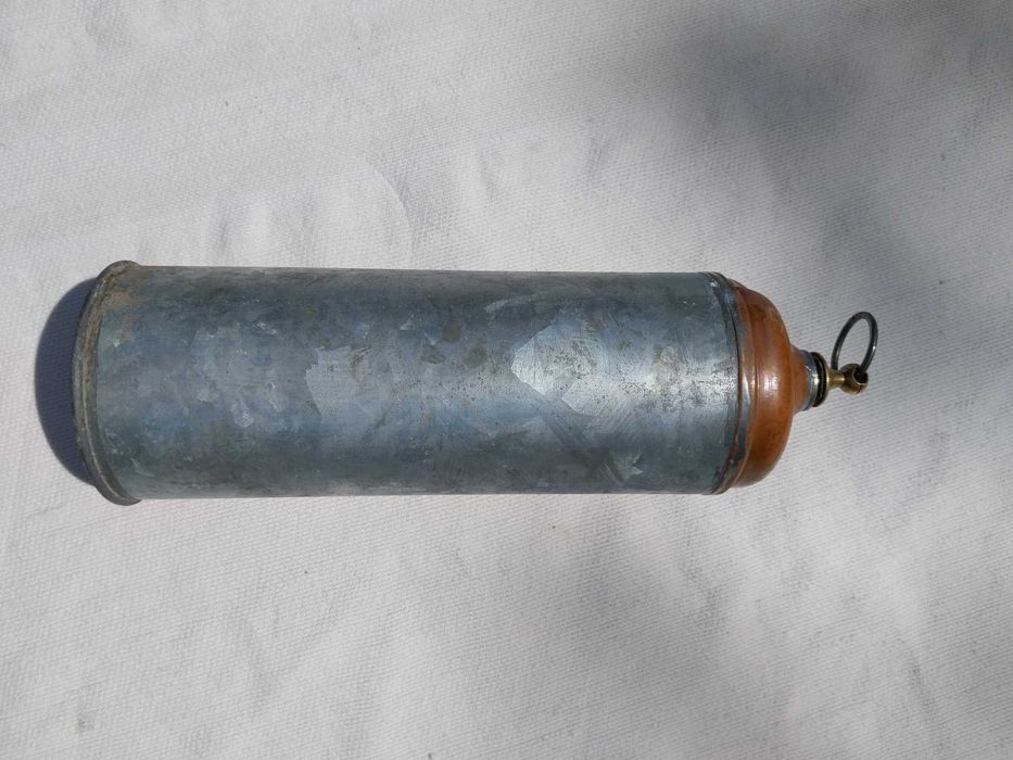 Botija de água quente antiga em zinco
