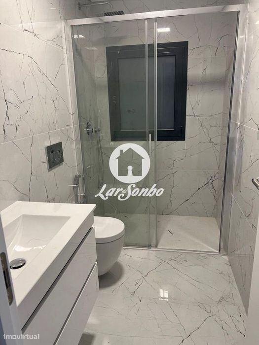 Moradia T4 Nova em Condomínio perto da Praia