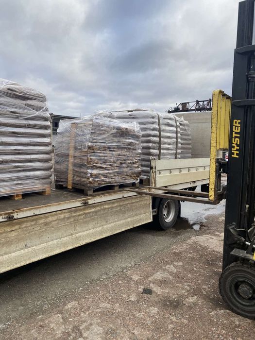 Пелета сосна дуб 6мм для котлів дрова дубови пиляні складені на піддон