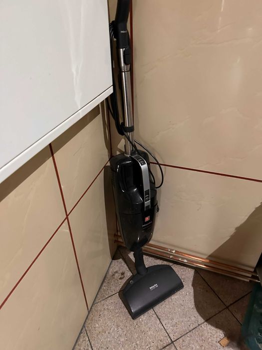miele odkurzacz laskowy 1500w  z elektroszczotka miele