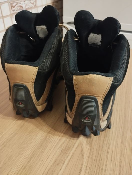 Кроссовки кожаные