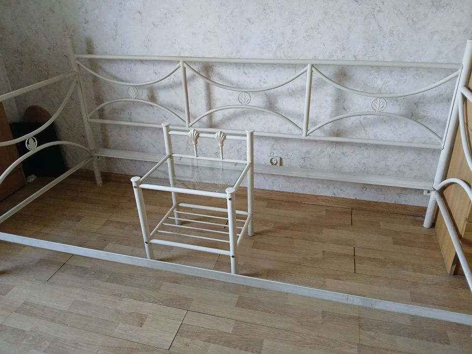 Lozko pojedyncze ze stolikie Ikea