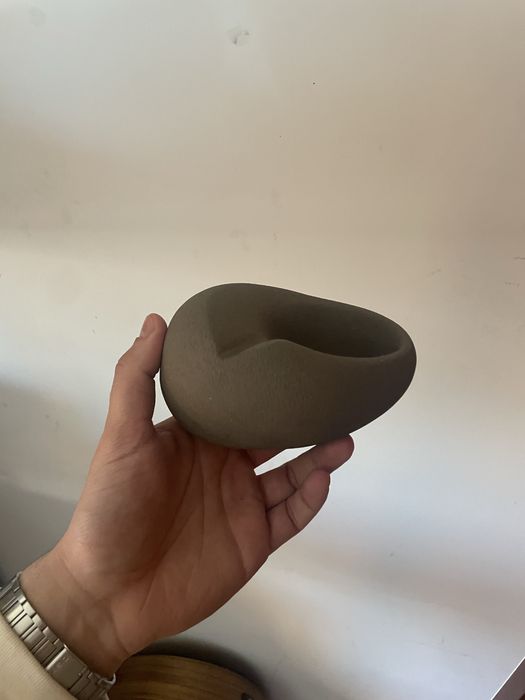 Cinzeiro feito à mao em ceramica negra