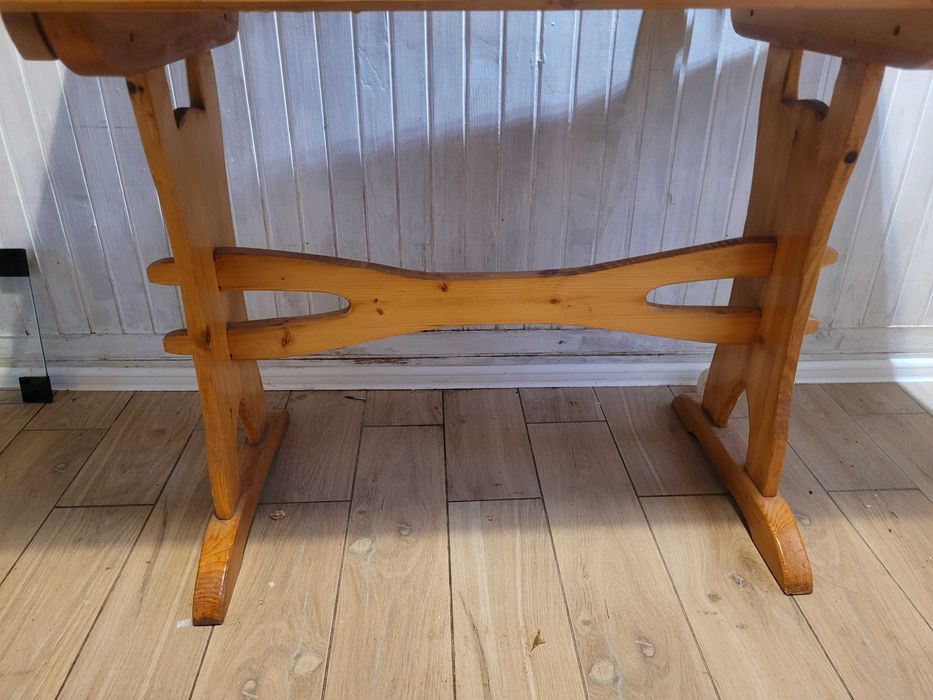 Stół i krzesła góralskie