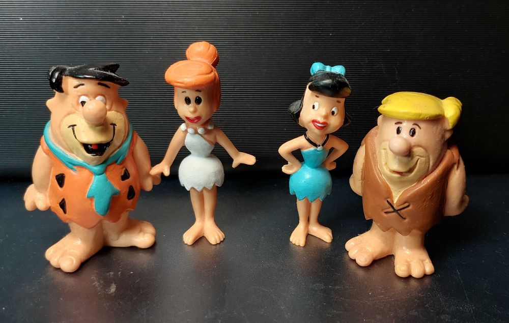 Bonecos antigos em pvc