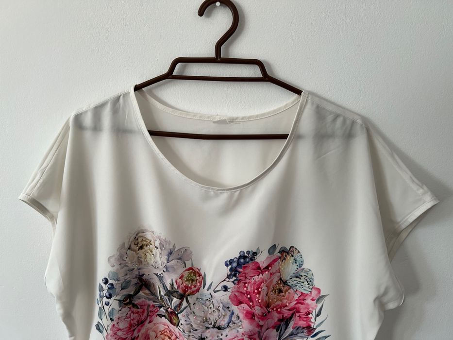 Biała bluzka z nadrukiem