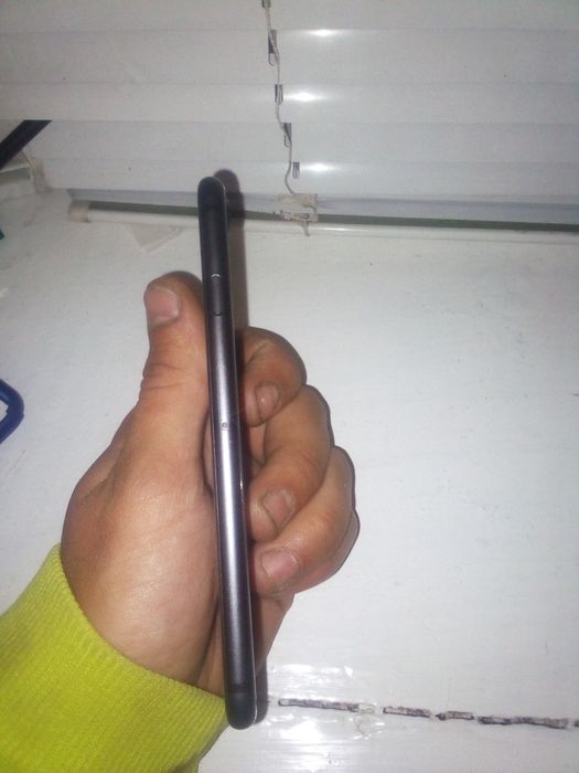 Продам iPhone 8 64gb