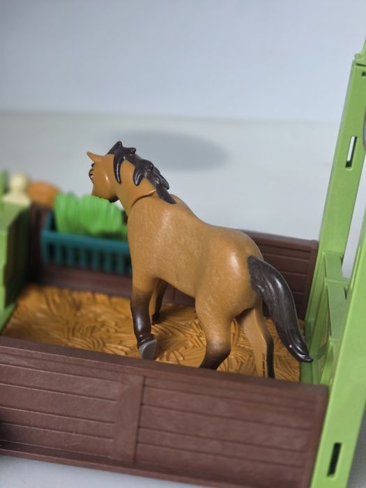Playmobil konie wybieg boks stajnia zagroda lucky I spirit