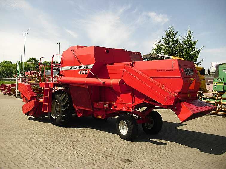 Зерноуборочный комбайн Massey Ferguson 430 (2)