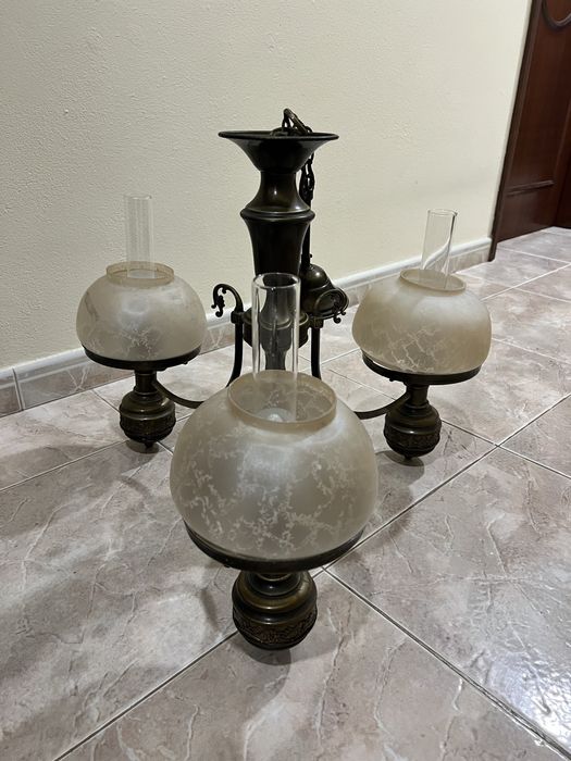 Candeeiro de teto antigo