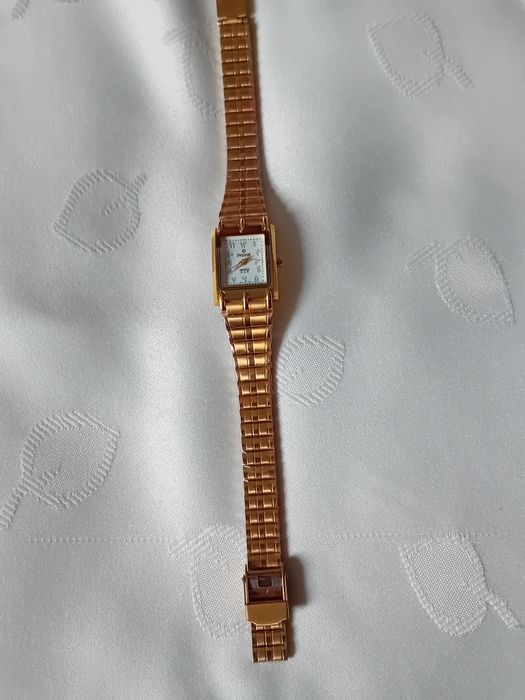 Japoński pozłacany zegarek damski swiston.