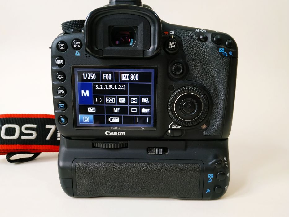 Canon EOS 7D c/ extras