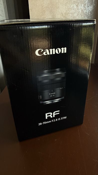 Обʼєктив canon rf 28-70 f2.8