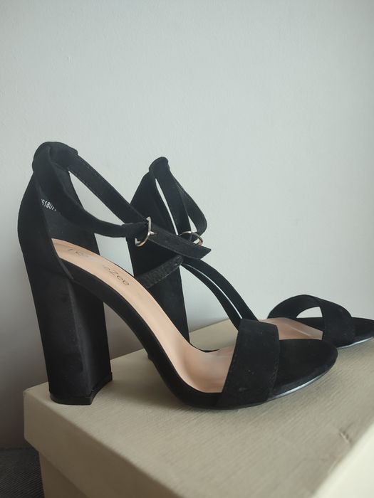 Sandały na obcasie 36 jak nowe