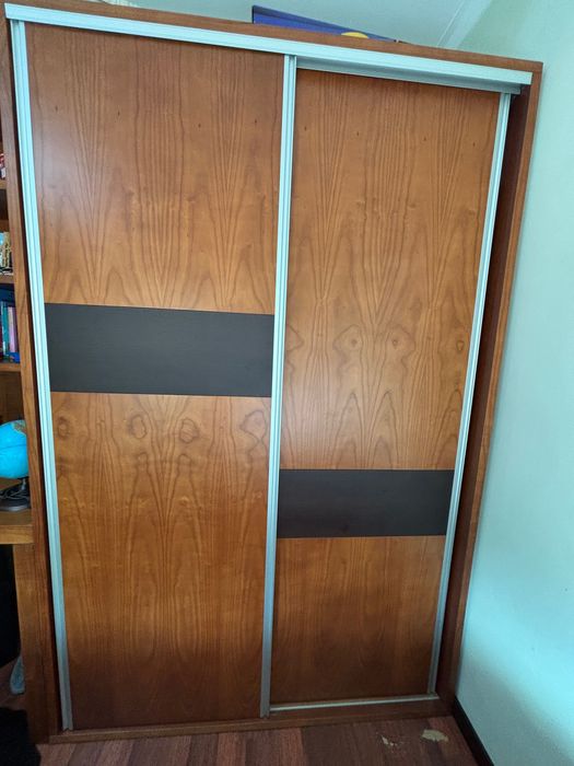 Quarto completo com roupeiro