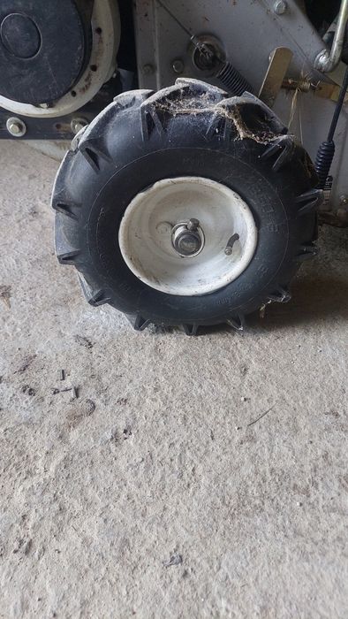 Ceifeira com 1.20m de lámina a trabalhar
