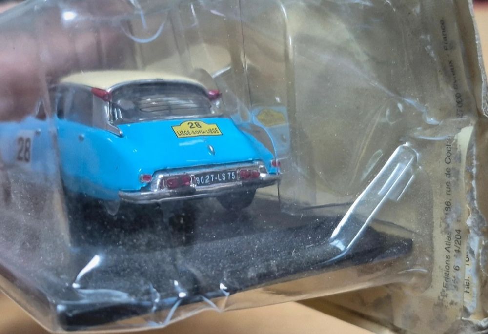 Miniatura Citroën em escala 1/43