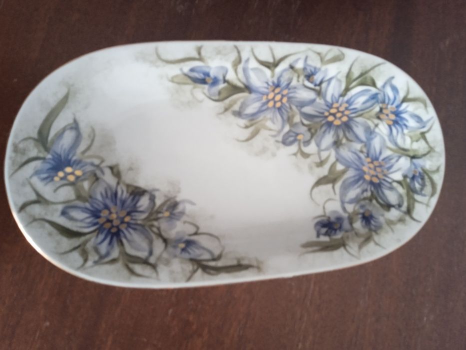 Półmisek z porcelany ręcznie malowany.