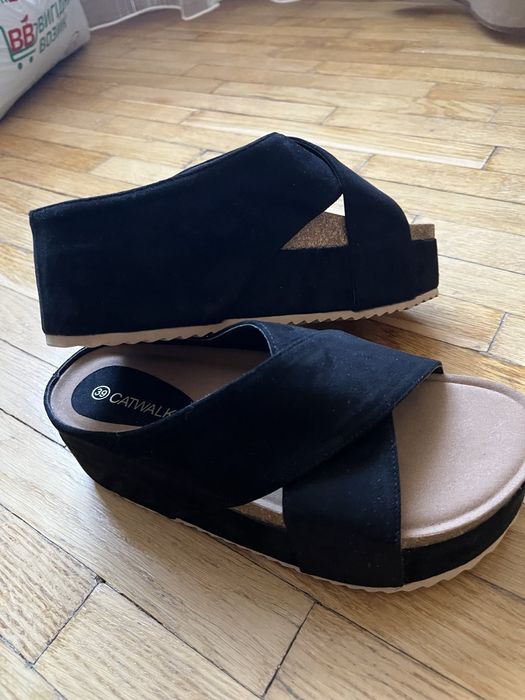 Жіночі сандалі платформи